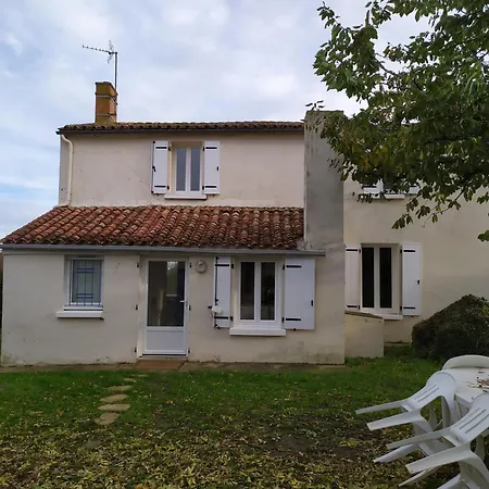 Casa de Férias Maison 4 chambres à 6 min d'O'gliss Park Le Bernard
